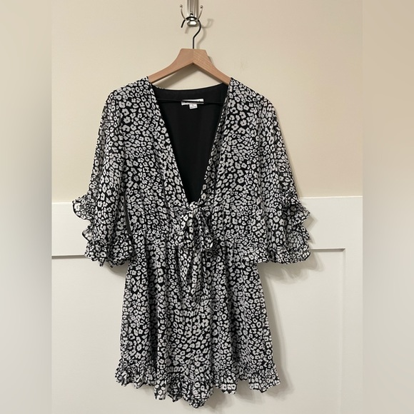 HYFVE Animal Print Black & White Ruffle Romper Size Large - Picture 3 of 11